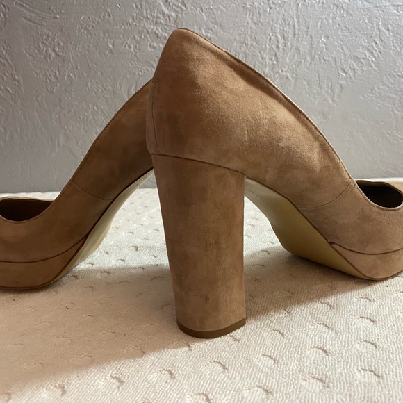 NWOT BCBG Generation Suede Pump - Picture 8 of 16